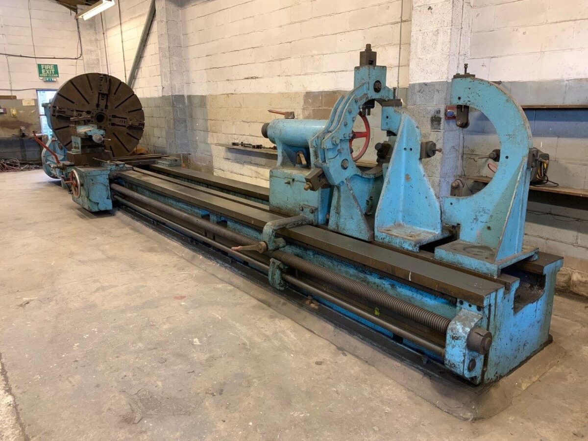 F4002 BROADBENT HEAVY DUTY GAP BED CENTRE LATHE