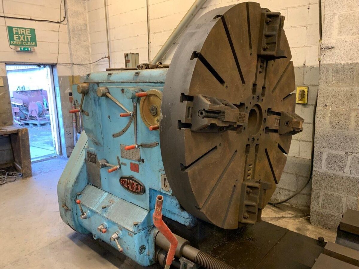F4002 BROADBENT HEAVY DUTY GAP BED CENTRE LATHE - Image 3