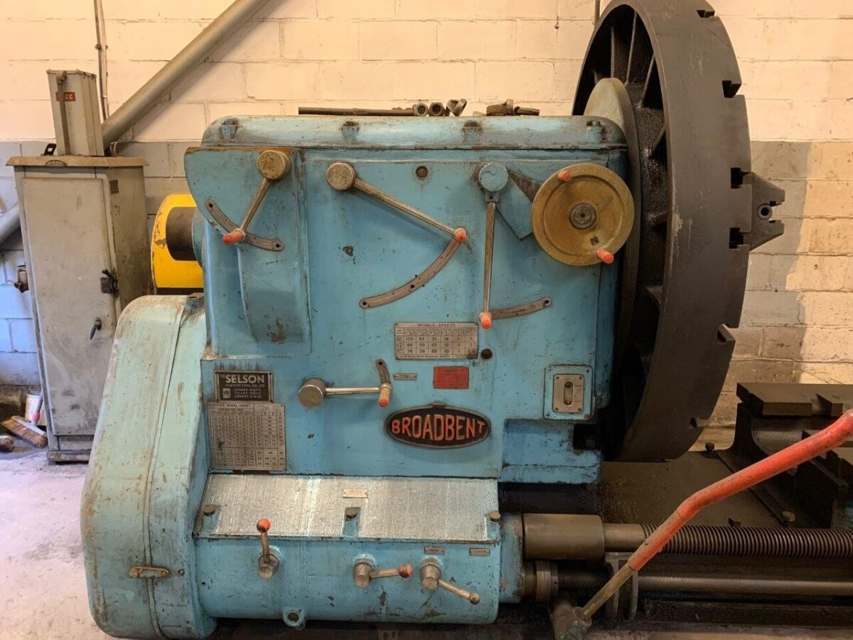 F4002 BROADBENT HEAVY DUTY GAP BED CENTRE LATHE - Image 4