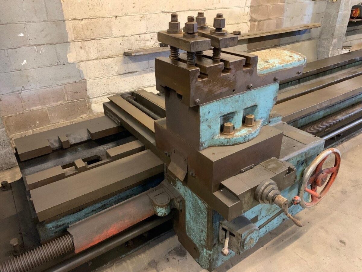F4002 BROADBENT HEAVY DUTY GAP BED CENTRE LATHE - Image 5